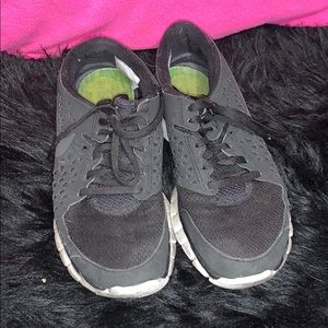 Black nike running sneakers